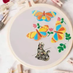 Art Cat Cross Stitch Supplies Needle Minder, Embroidery Magnetic Needle Holder,Needlework and Embroidery Accessories