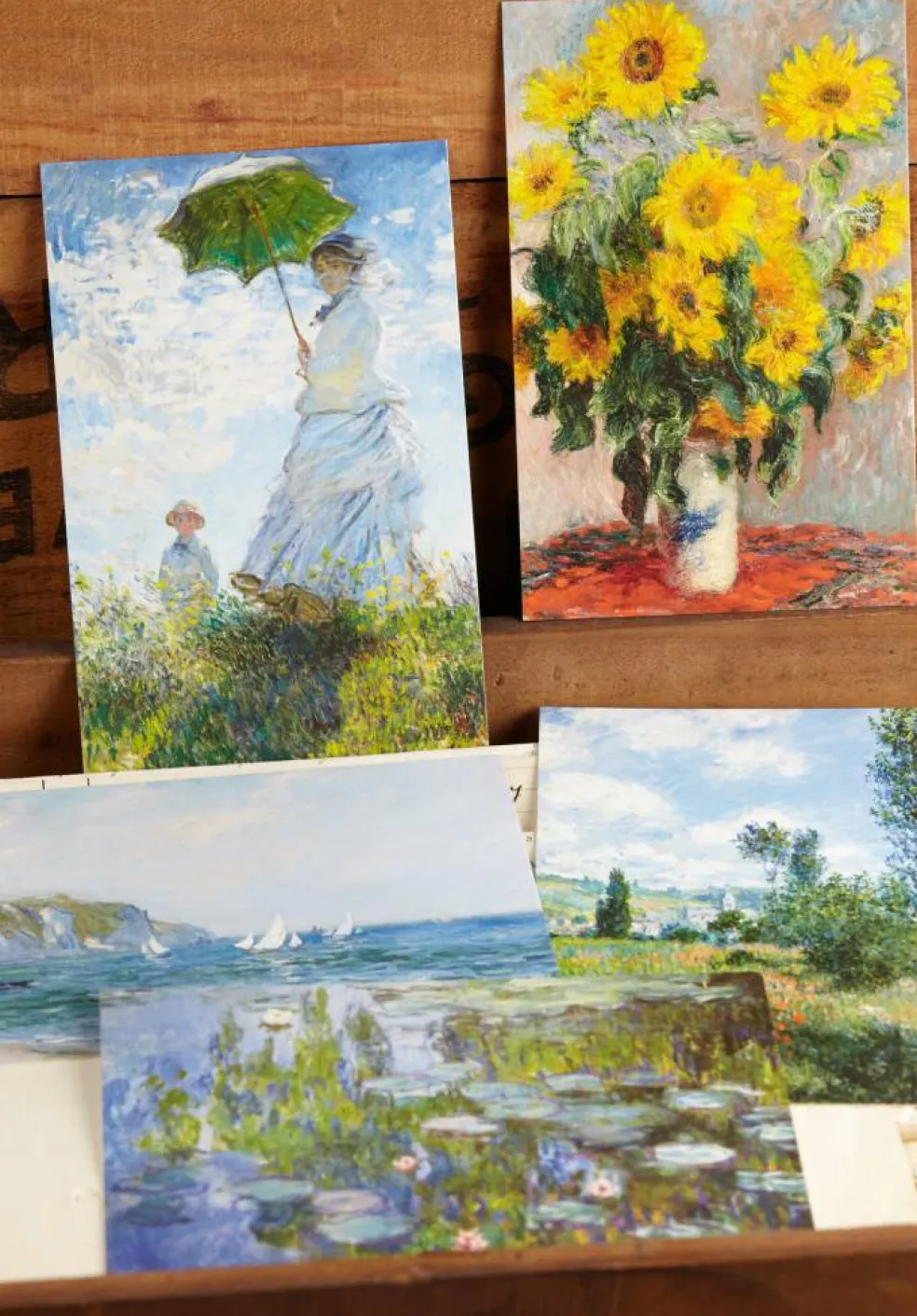 Claude Monet Postcard Set: Pack of 30 Impressionist Art Print Postcards by Wintertime Crafts