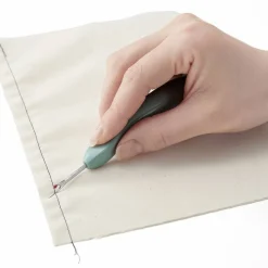 Clover Grip Fit Seam Ripper