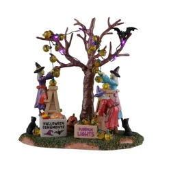 Decorating The Spooky Tree - Lemax Spooky Town