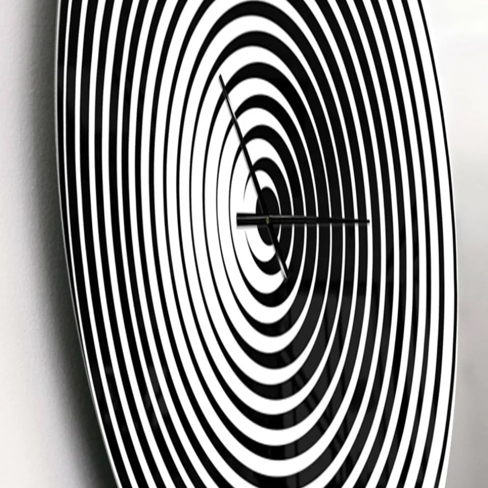 Designart 'Black And White Optical Illusion Modern Wall Clock