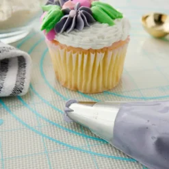 Drop Flower Decorating Tip No. 2D by Celebrate Itâ„¢