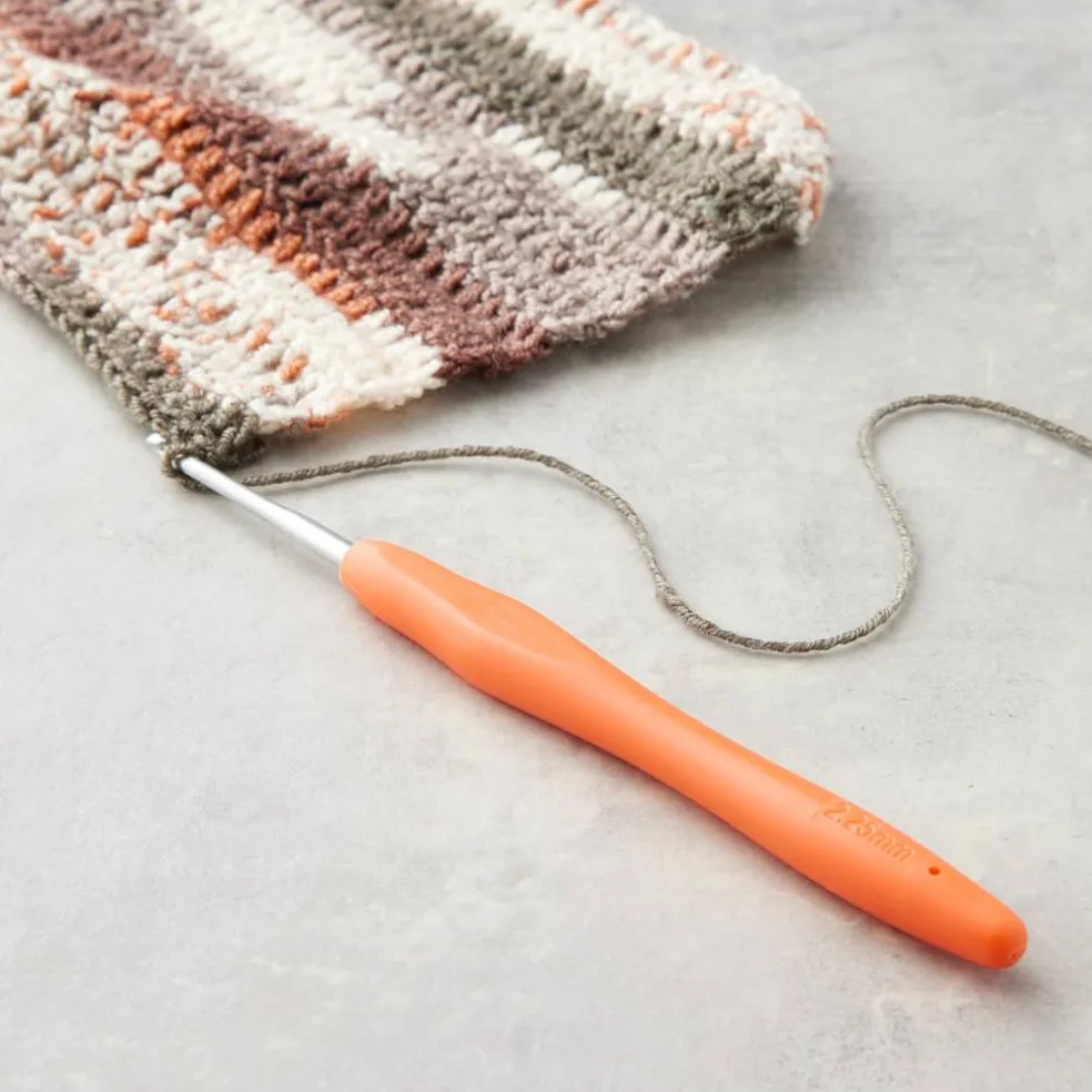 Ergonomic Aluminum Crochet Hook by Loops & Threads®