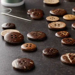Favorite Findings Coconut Buttons By Loops & Threads®
