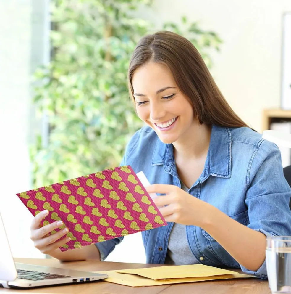 Great Papers! Mailer, Bubble, Pink with Gold Hearts, Poly Tear and Moisture Resistant, 6" x 9", 25 count