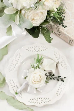 Ivory White Boutonniere for Men, Artificial Calla Lily and Sunflower Groom Flower Pin, Handmade Wedding Boutonniere for Groom, Groomsmen, Prom, Homecoming and Formal Ceremony