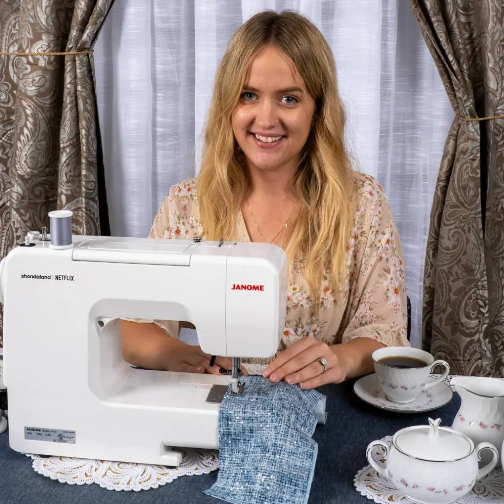 Janome Bridgerton Collection Easy-to-Use 15-Stitch Sewing Machine