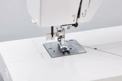 Janome 1522 Mechanical 22-Stitch Sewing Machine with Wide Sewing Bed