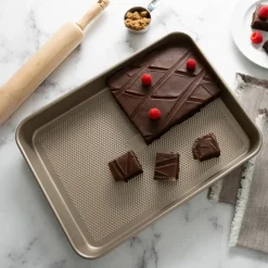 Kitchen Details Pro Series Baking Pan with Diamond Base