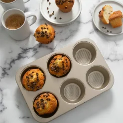 Kitchen Details Pro Series 6 Cup Muffin Pan with Diamond Base