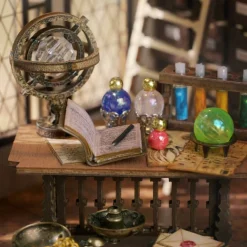 Miniature Wizardi Roombox Kit - Dollhouse Kit Clock