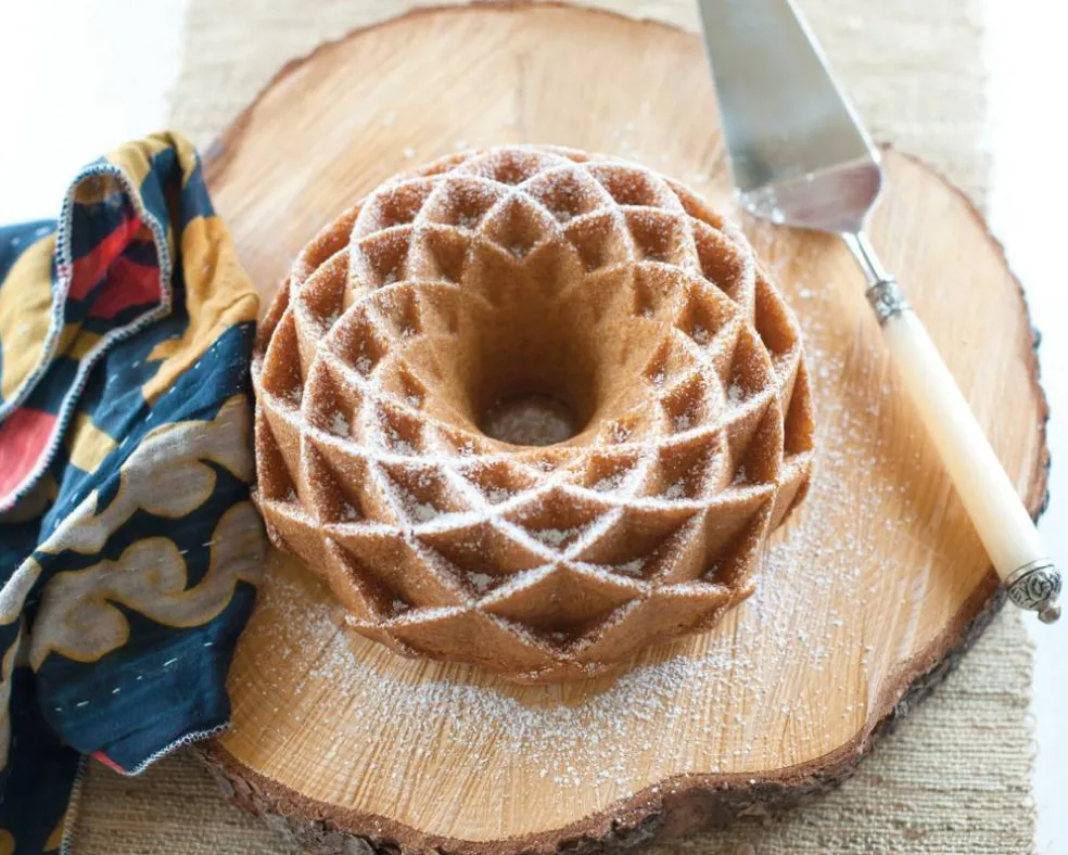 Nordic Ware Cast Aluminum Jubilee Bundt Pan, Gold