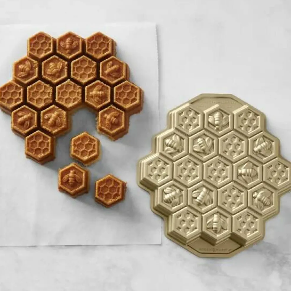 Nordic Ware Honeycomb Pull a part Cake Pan