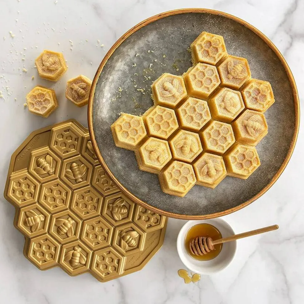 Nordic Ware Honeycomb Pull a part Cake Pan
