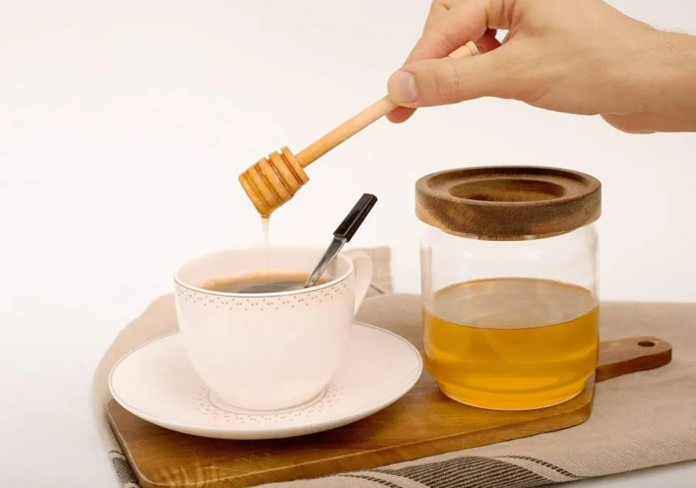 9 Oz Glass Honey Jar with Wooden Dipper and Acacia Lid