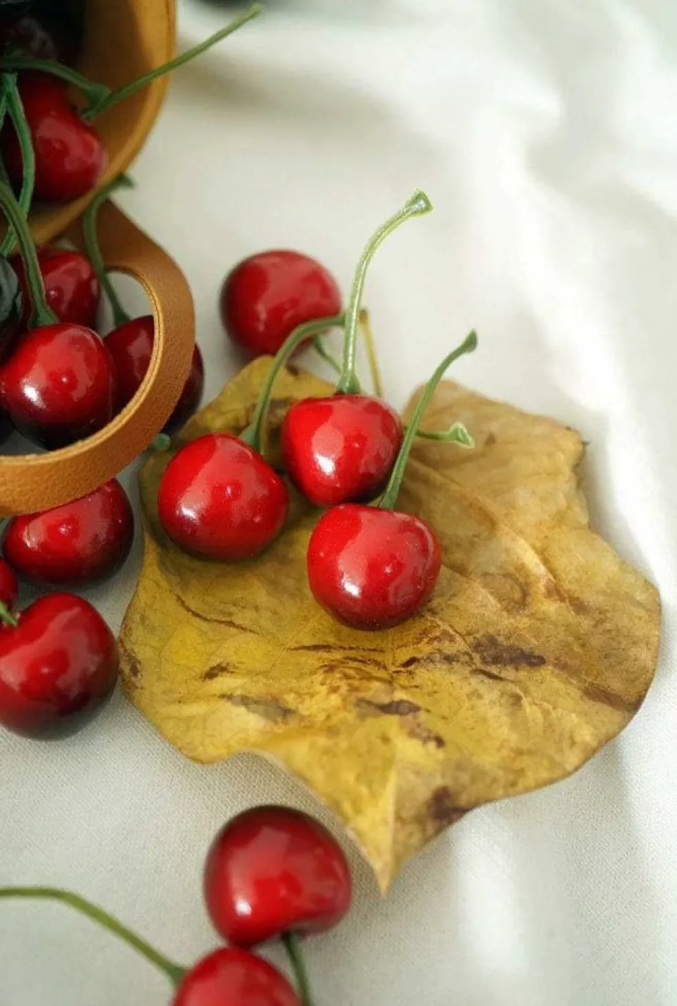26pcs Artificial Small Red Black Cherries
