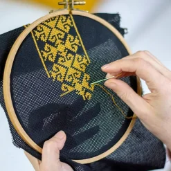 6 Pcs Cross Stitch Aida Cloth Embroidery Cloth Cross-Stitch Fabric 14 Count Black Aida Easy to use Embroidery Patterns Pictures 12 by 18-Inch