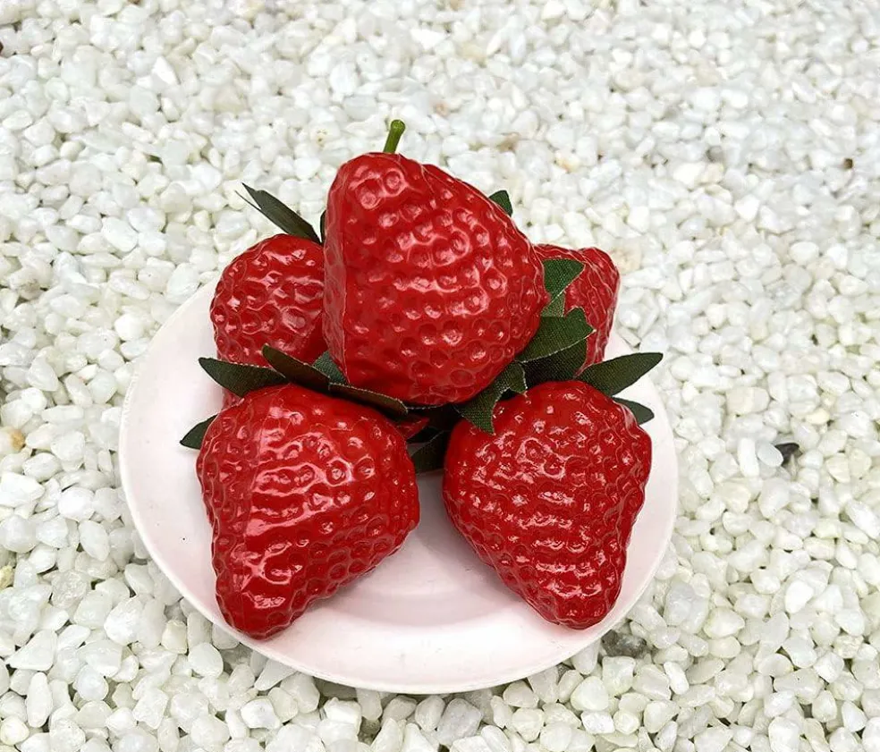 18PCS Plastic Artificial Red Strawberries