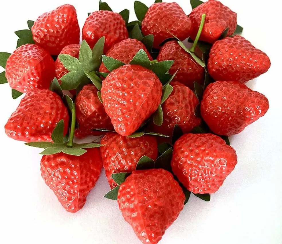 18PCS Plastic Artificial Red Strawberries