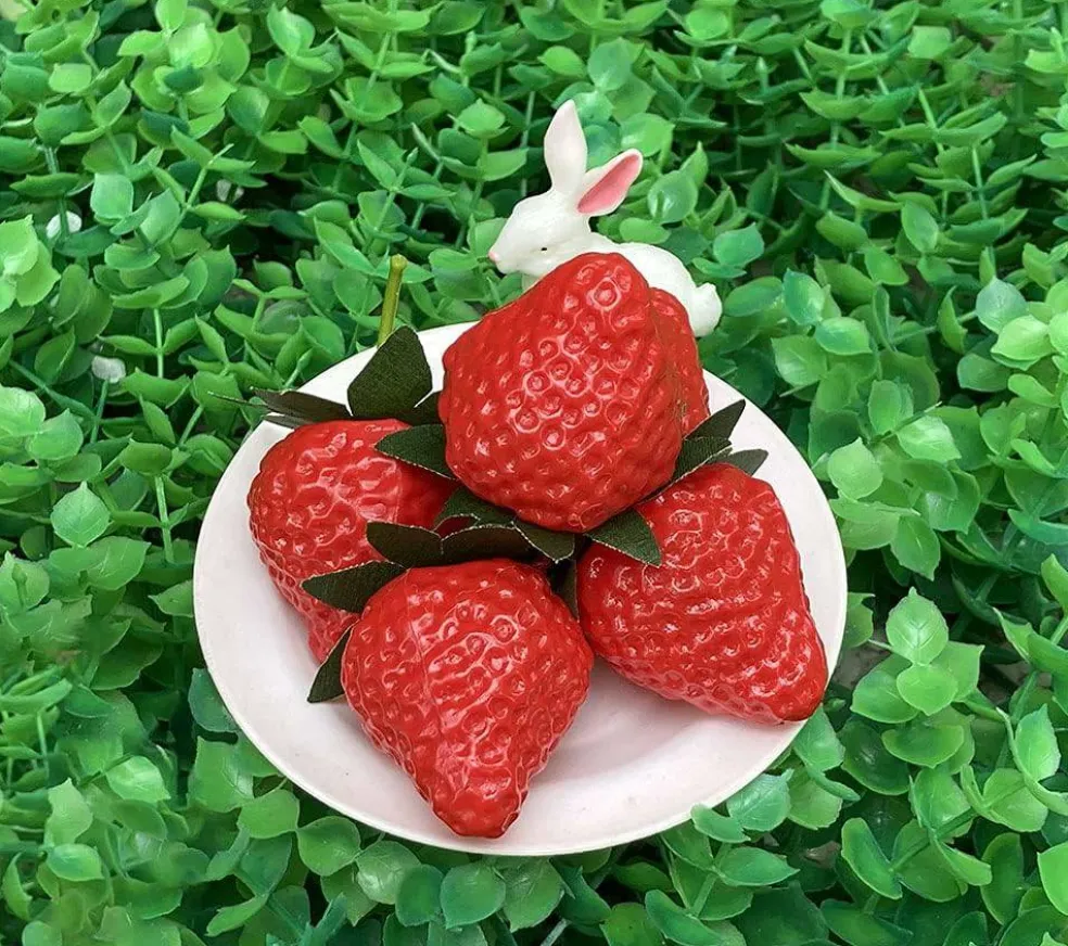 18PCS Plastic Artificial Red Strawberries