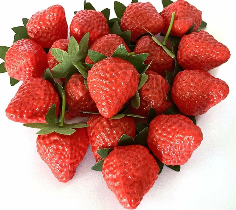 18PCS Plastic Artificial Red Strawberries
