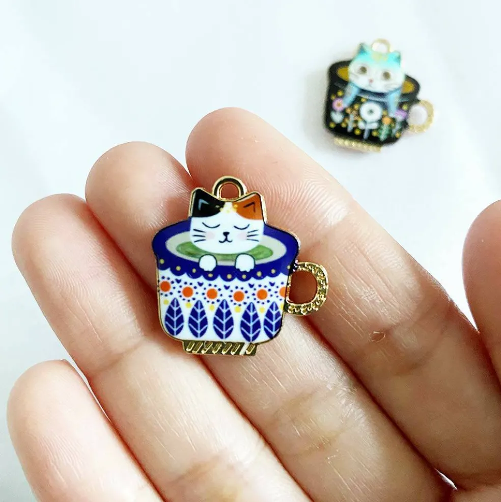2 Pieces Needle Minder Cartoon Cup Cat Cute Needle Holders Magnet for Modern Cross Stitch Embroidery Accessories