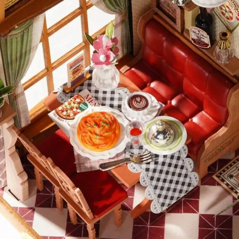 Rolife Champs-Élysées Bistro DIY Miniature House DS053