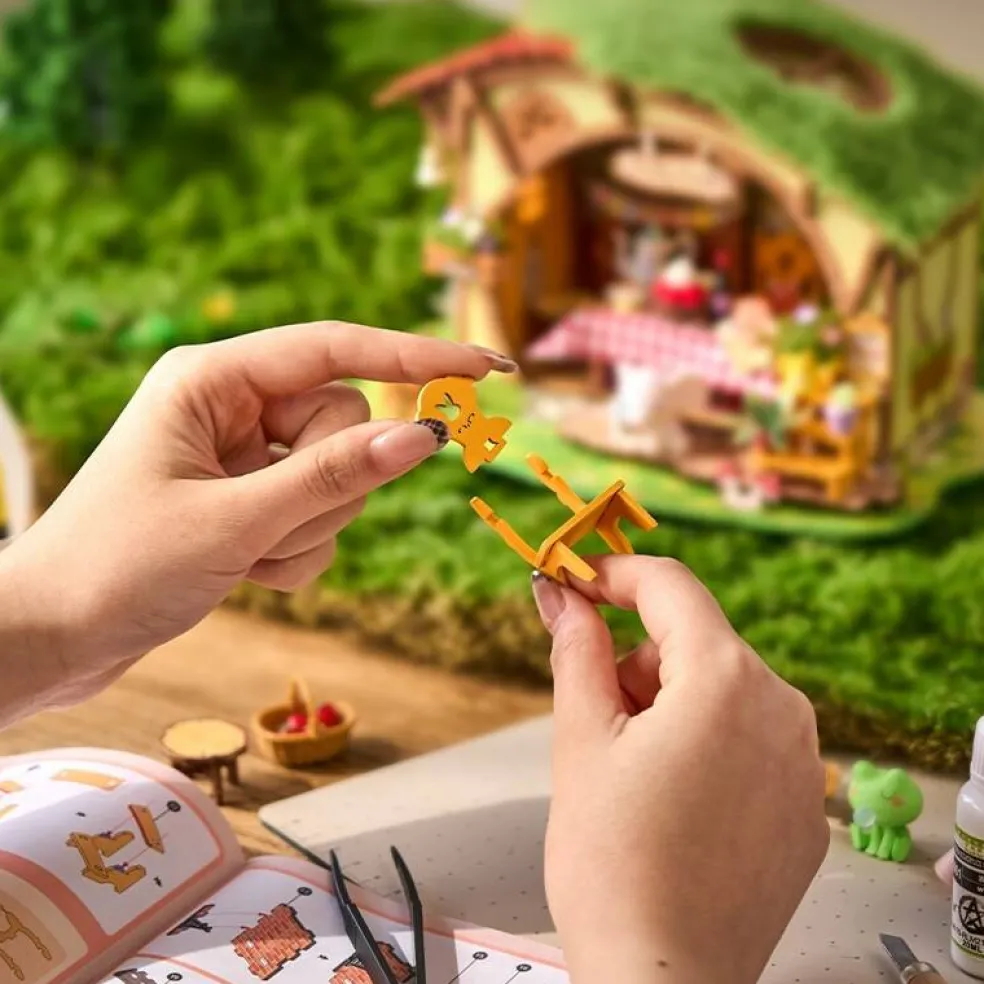 Rolife Fluffy Grove DIY Miniature House DG184