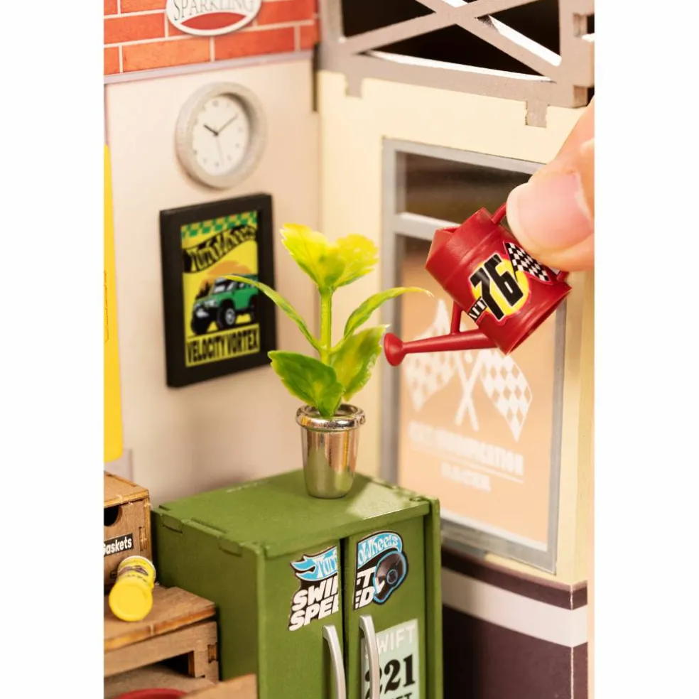 Rolife Garage Workship DIY Miniature House Kit