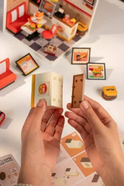 Rolife® Super Creator Yum Yum Burgers DIY Miniature Kit