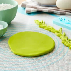 Satin Ice™ Vanilla Fondant, 2lb.