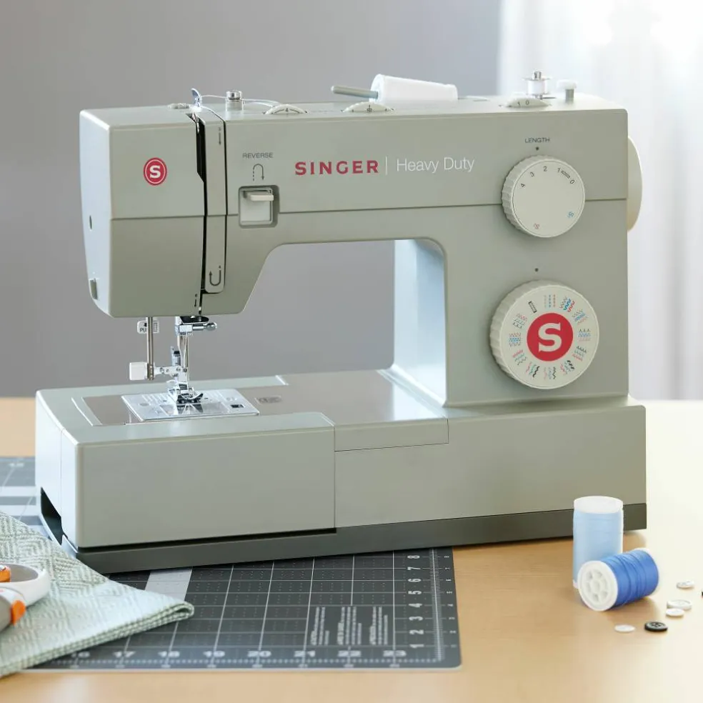 SINGER® HD4452 Heavy Duty Sewing Machine
