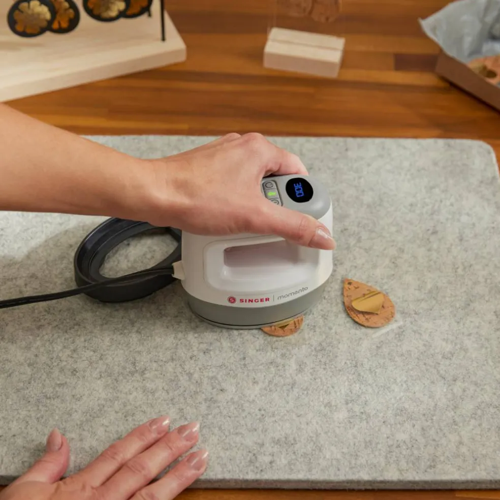 SINGER® MOMENTO™ Mini Press