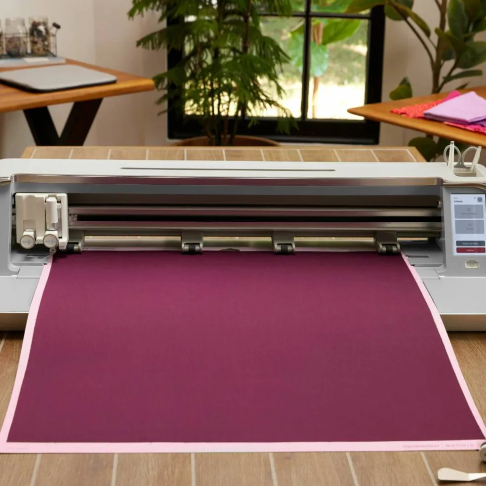 SINGER® MOMENTO™ 24" x 24" Fabric Grip Mat