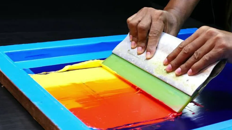 Temperature Activated Body Heat Reactive Color Changing Thermochromic Fabric Paint
