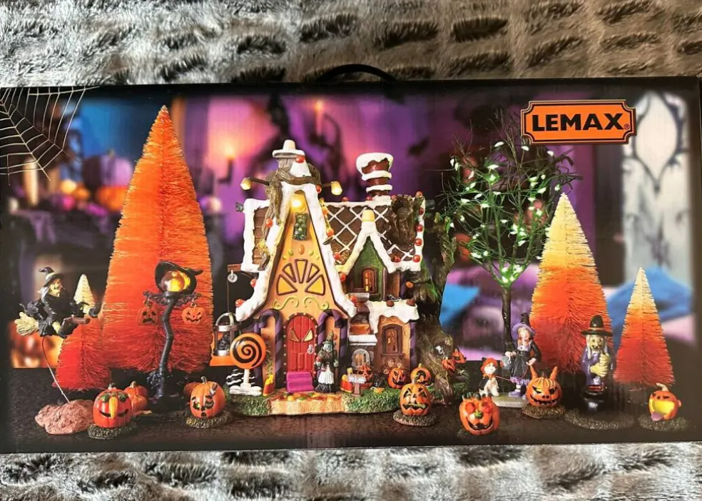 The Candy Witch Cottage House Set - Lemax Spooky Town