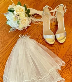 Wedding Bouquets for Bride Bridesmaid, White Champagne Ivory Bridal Bouquet Artificial Flowers Roses Tossing Bouquet for Wedding Ceremony