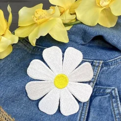 4" White Daisy Flower with Yellow Pistil, Embroidered, Iron on Patch