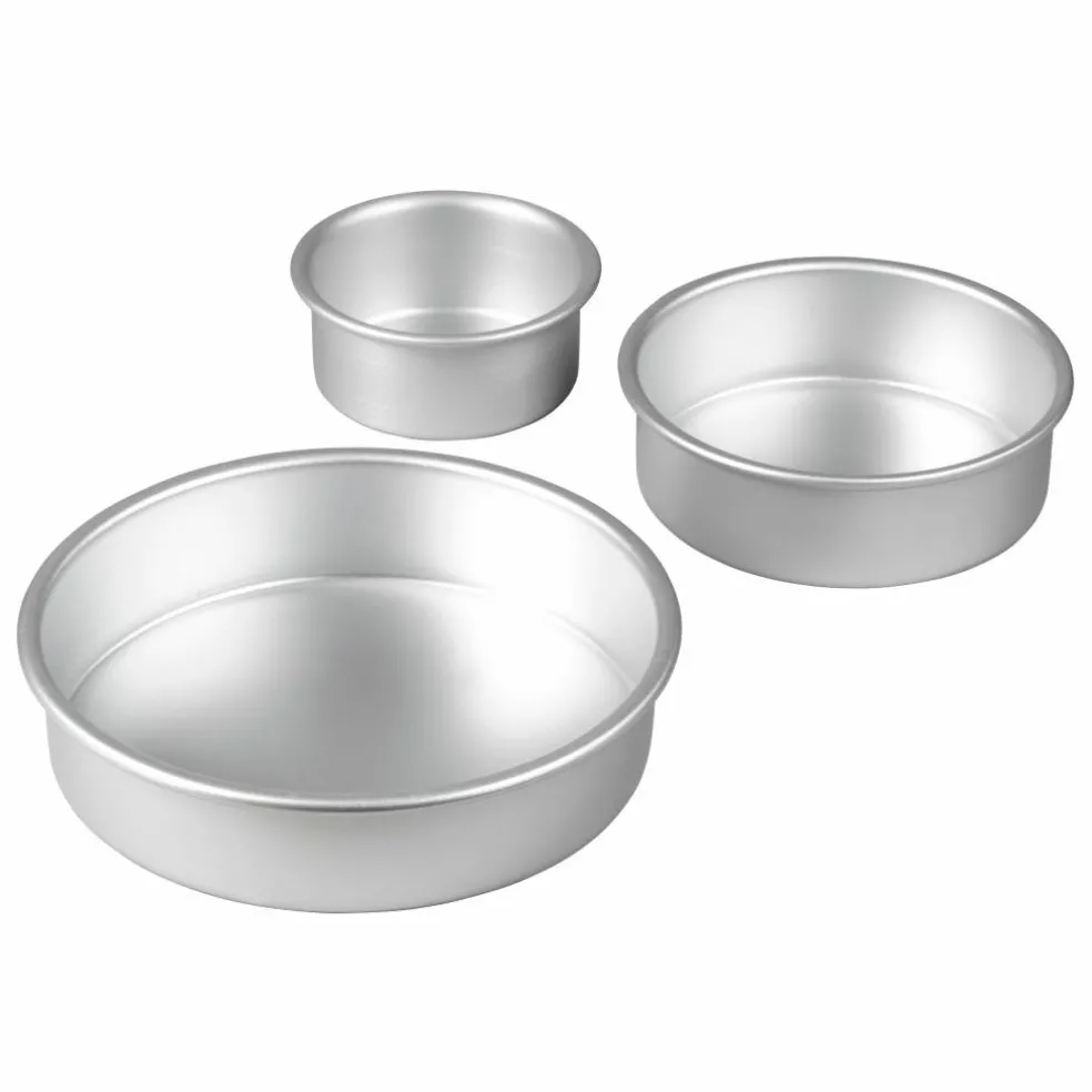 Wilton® Aluminum Bakeware Round Cake Pan Set