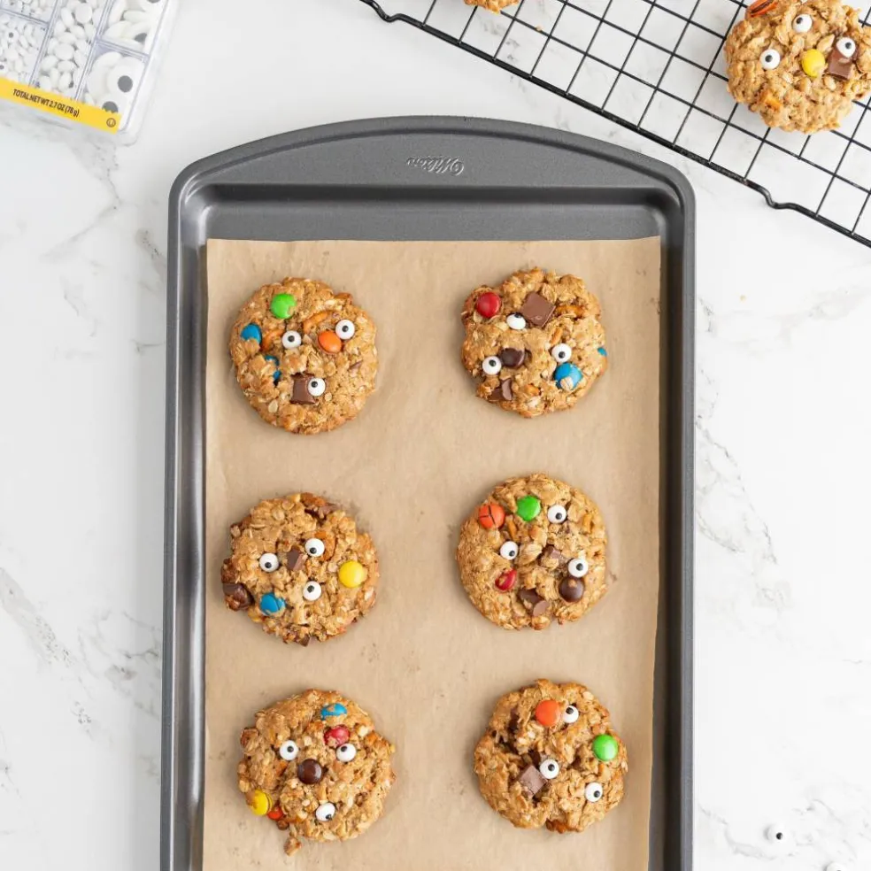 Wilton® Gold Non-Stick Bakeware Medium Baking Sheet