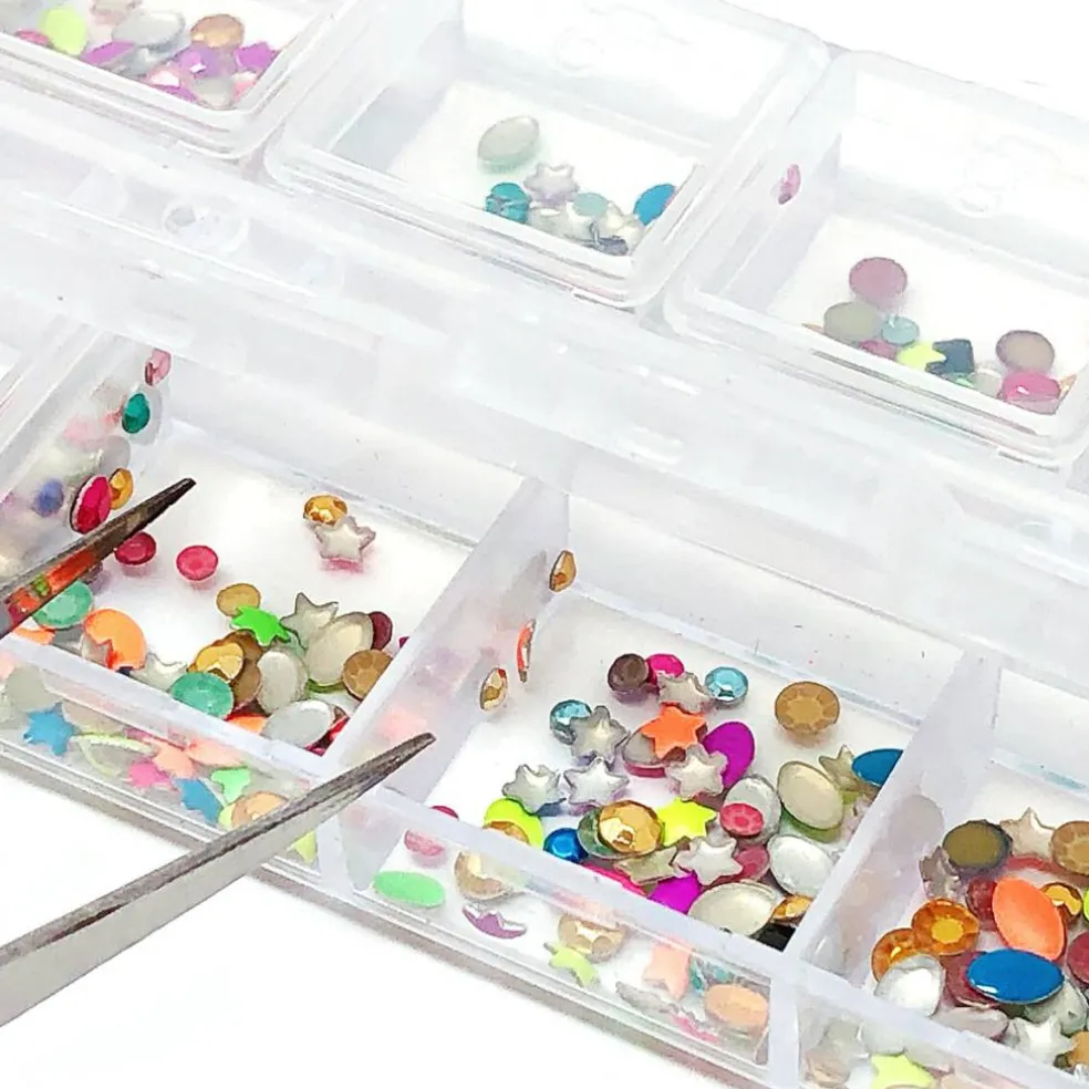 Wrapables Dazzling Nail Art Rhinestones Nail Manicure with Plastic Case