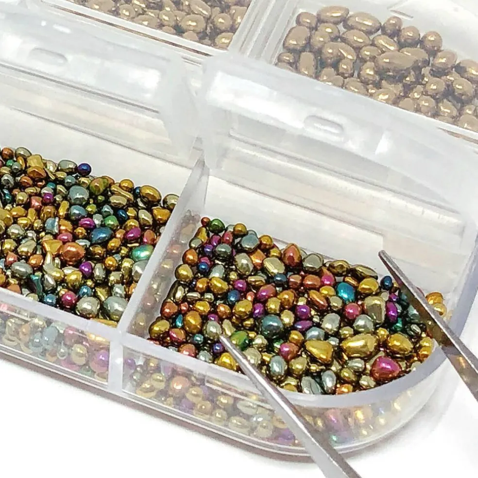Wrapables Dazzling Nail Art Rhinestones Nail Manicure with Plastic Case