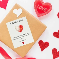 Wrapables Pocket Hug Valentines Day Token Heart Gift with Greeting Card (Set of 8)