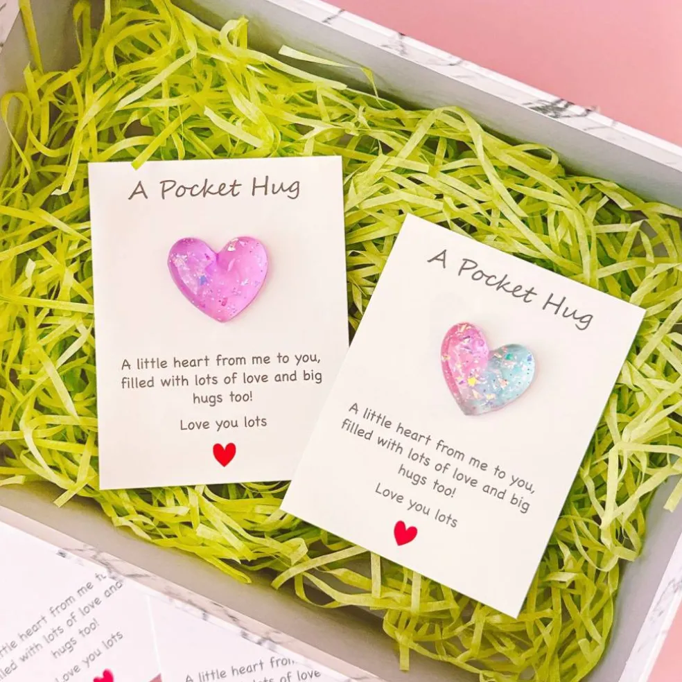 Wrapables Pocket Hug Valentines Day Token Heart Gift with Greeting Card (Set of 8)