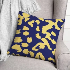 18" x 18" Leopard Print Indoor/Outdoor Throw Pillow
